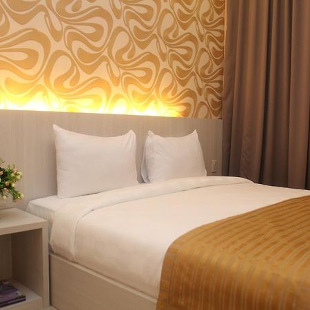 Lj Hotel Medan Esterno foto