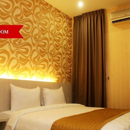 Lj Hotel Medan Esterno foto