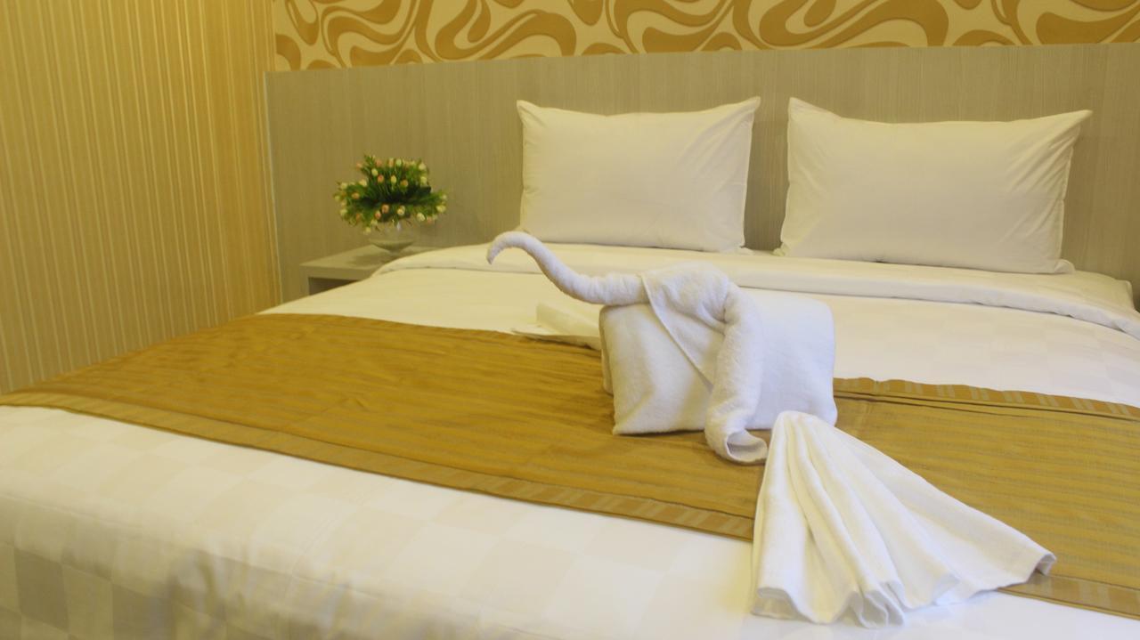 Lj Hotel Medan Esterno foto