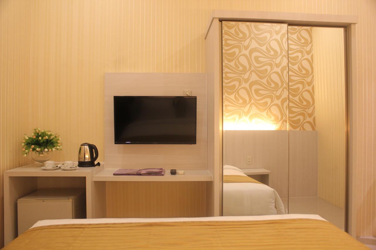 Lj Hotel Medan Esterno foto