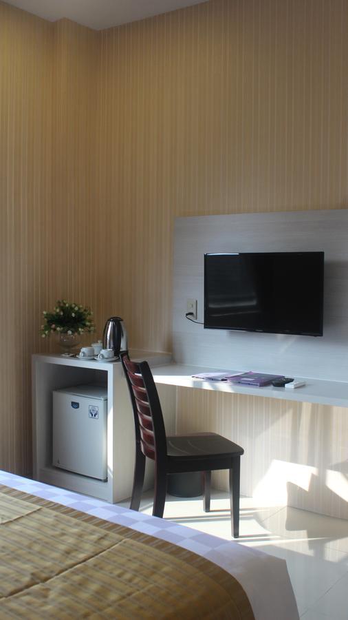 Lj Hotel Medan Esterno foto