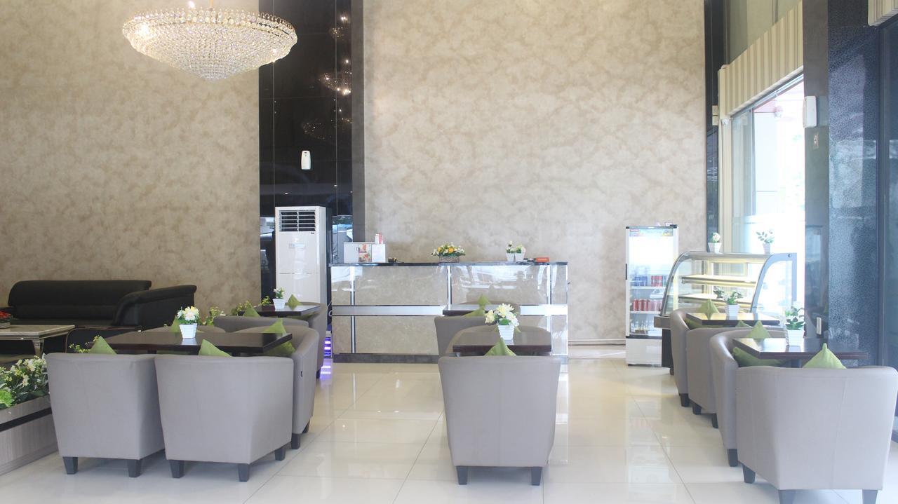 Lj Hotel Medan Esterno foto